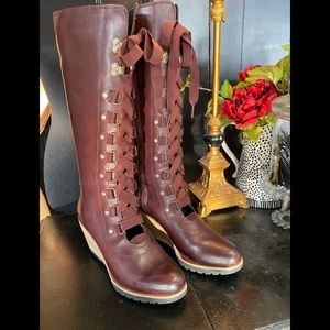 Sorel burgundy laced up tall boot with zipper. Stunning! Excellent condition!